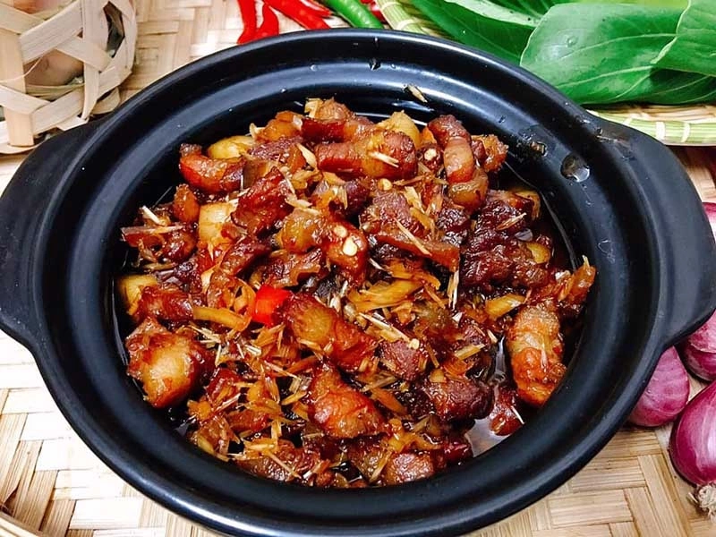 Ba chỉ kho mắm ruốc