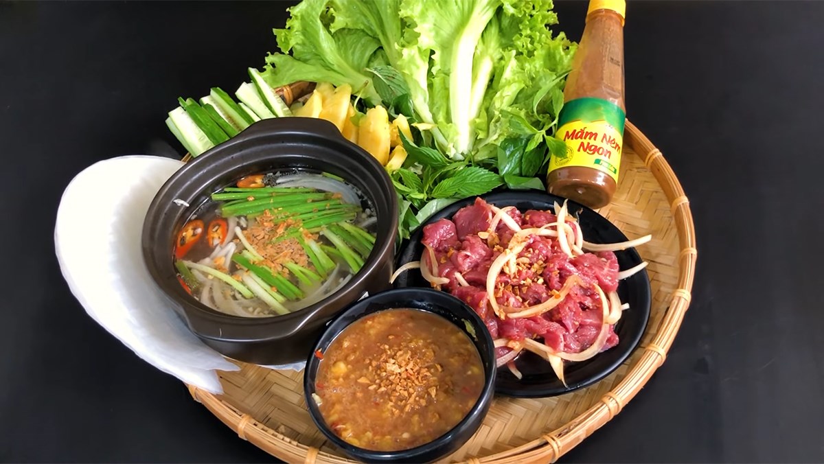 Bắp bò nhúng mẻ