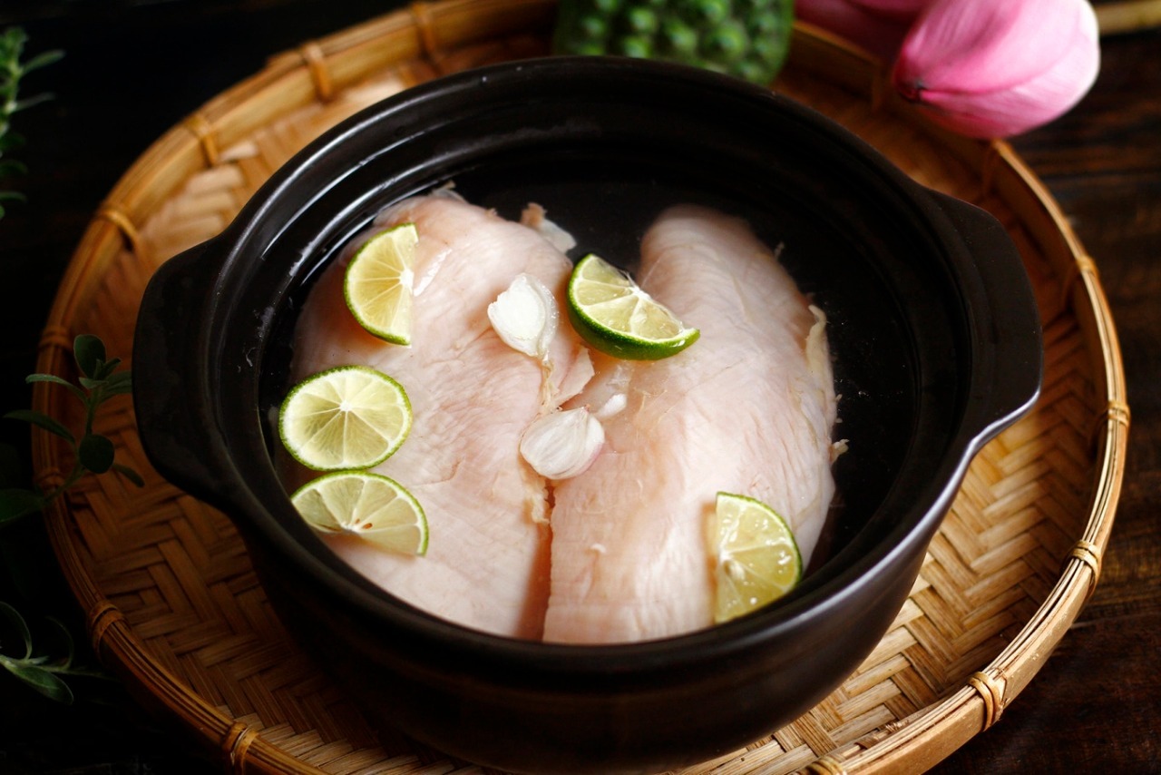 Nguyên liệu làm khô gà lá chanh