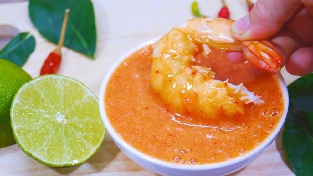 Muối ớt đỏ là một trong những nước chấm hải sản được ưa thích nhất 